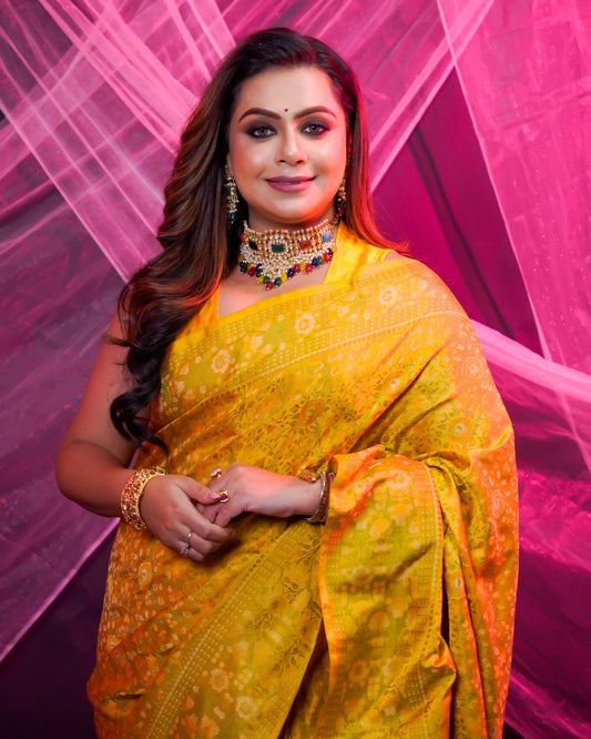 Pure Handloom Tanchoi Banarasi Silk Saree With Intricate Traditional Weaving