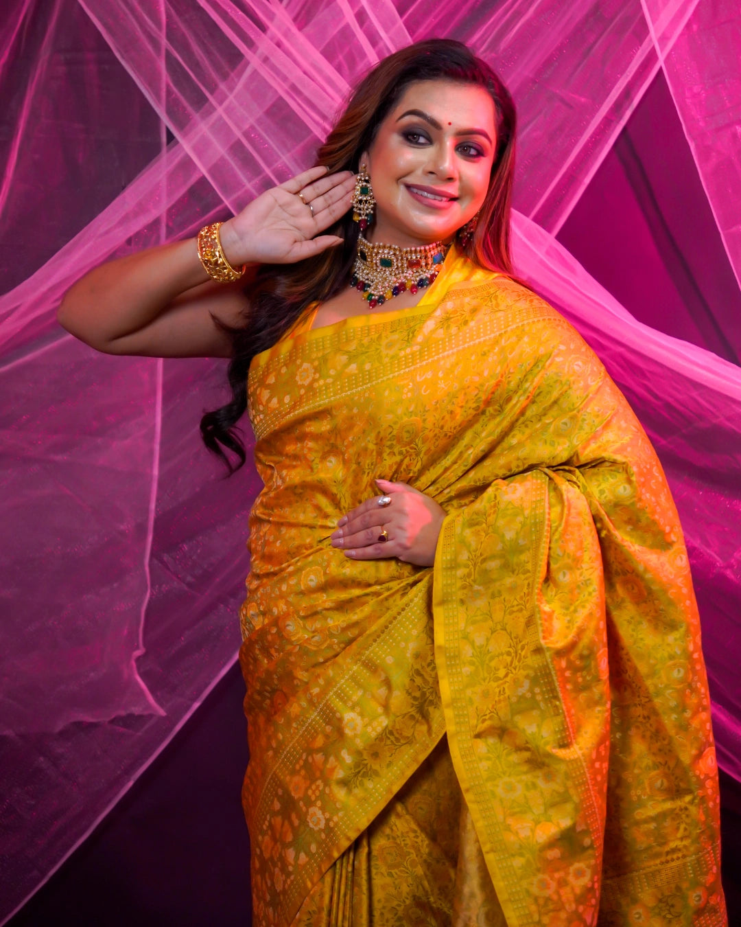 Pure Handloom Tanchoi Banarasi Silk Saree With Intricate Traditional Weaving